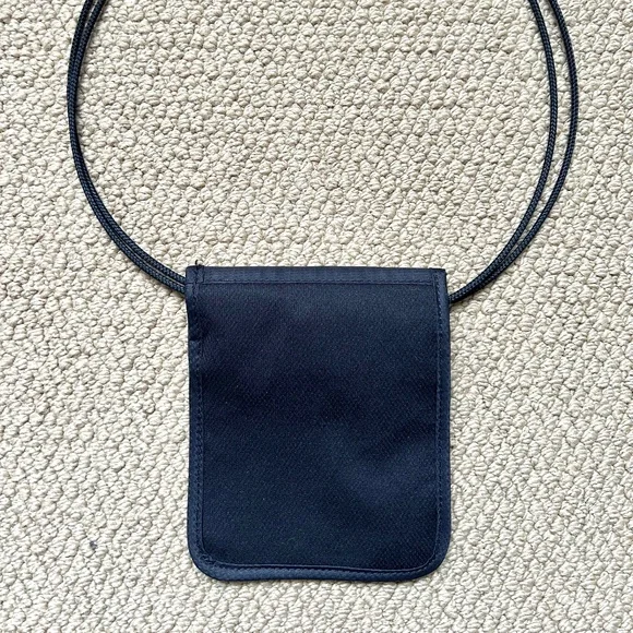 PacSafe Neck Pouch - Picture 2 of 3